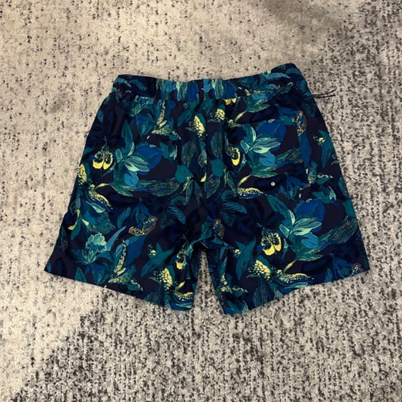 All In Motion Mens Swim Trunks. Size Medium - Picture 2 of 3